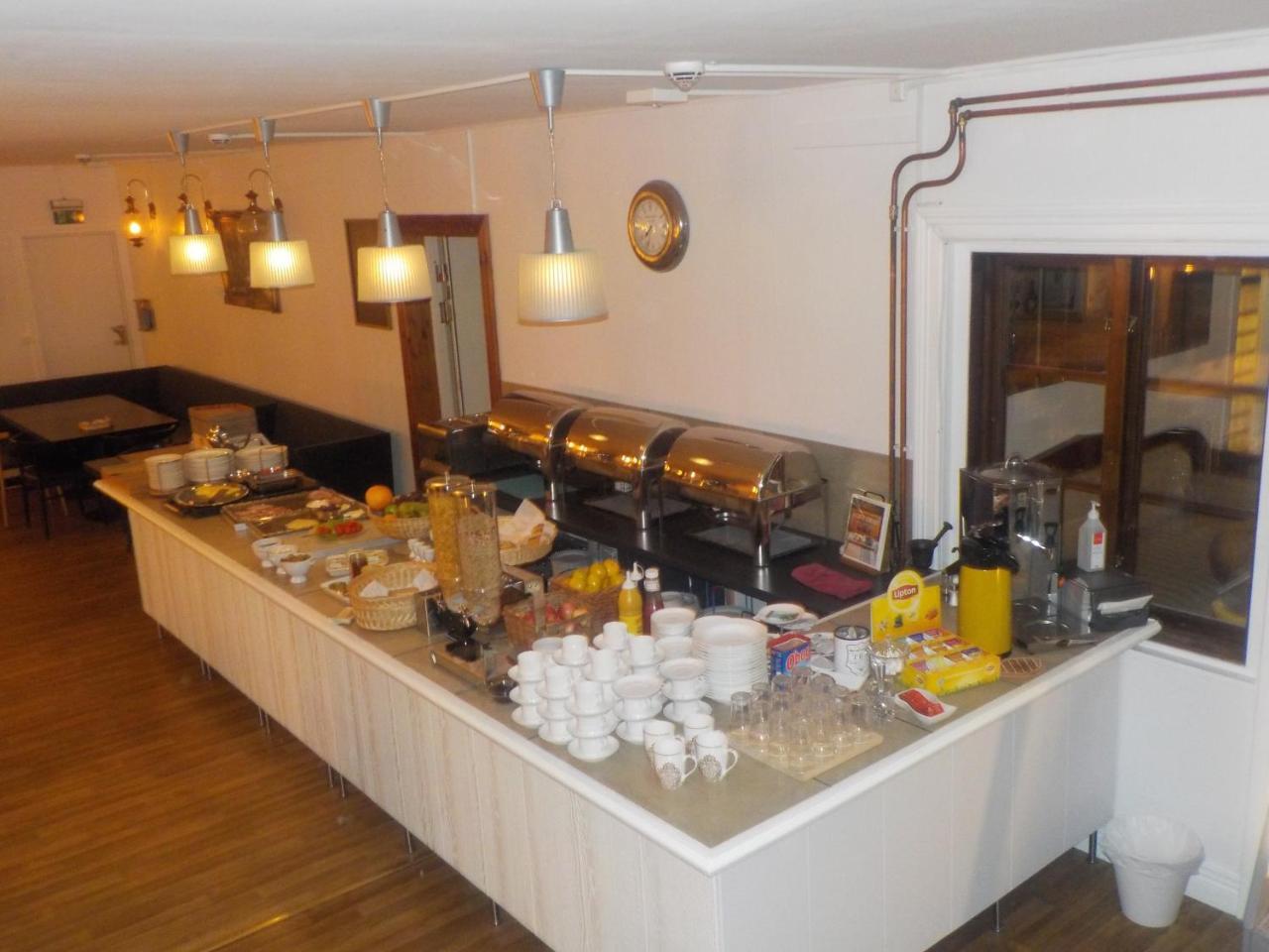 Rada Hotel *